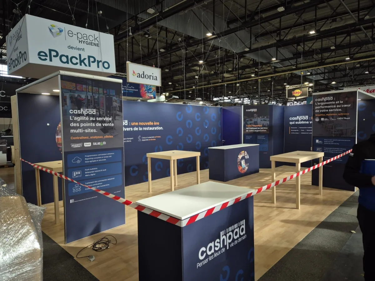 Stand modulaire Univstand monté sur salon